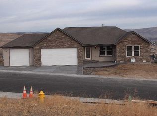 1201 Mayer Ct #14, Selah, WA 98942