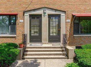 169 Fellows Ct, Elmhurst, IL 60126