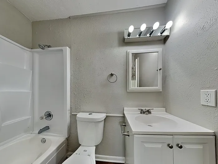 921 Roaming Road Dr — Photo 9