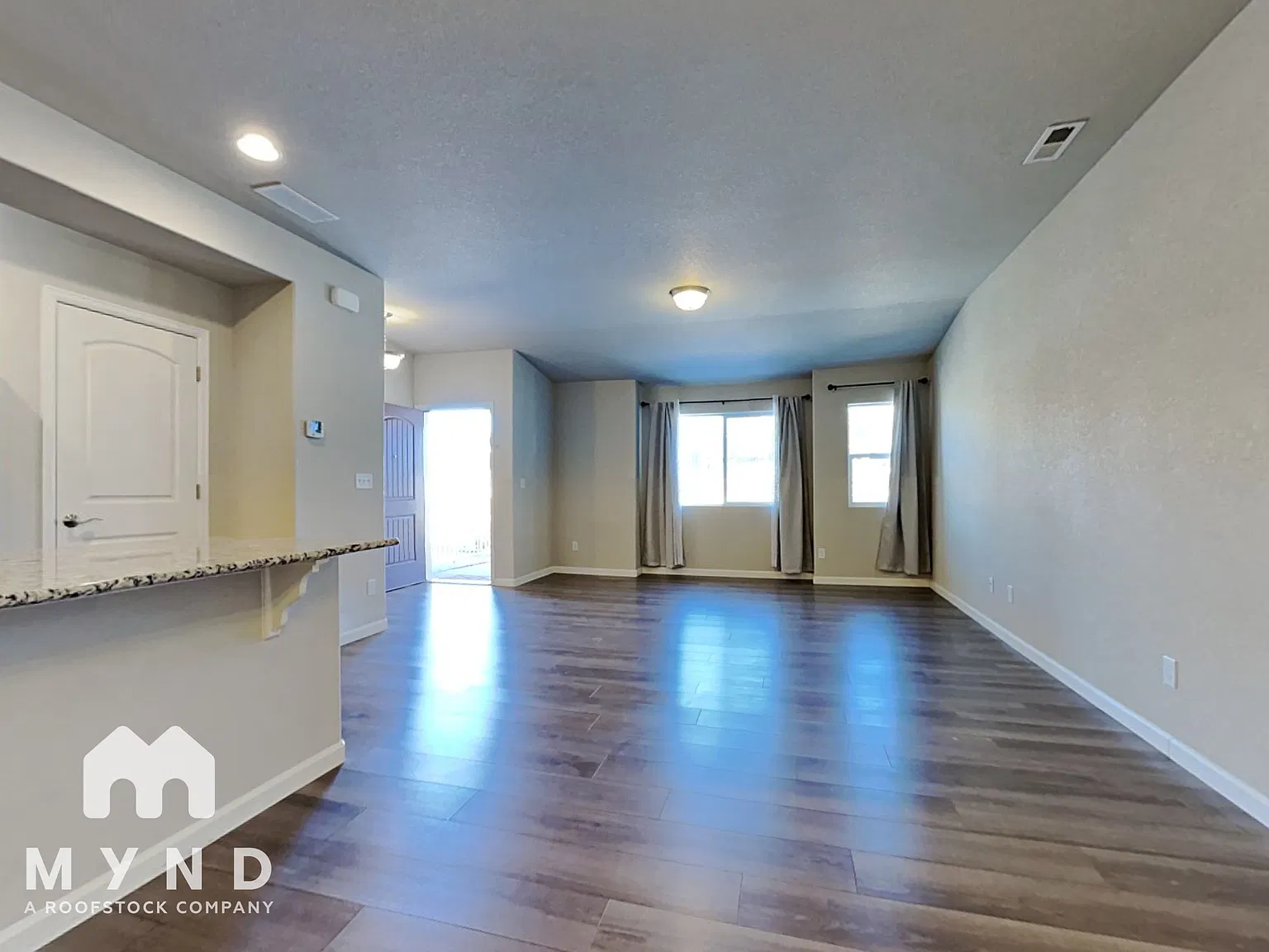 3 bed, 2.5 bath, 1692 sqft, $1,965 — Photo 2