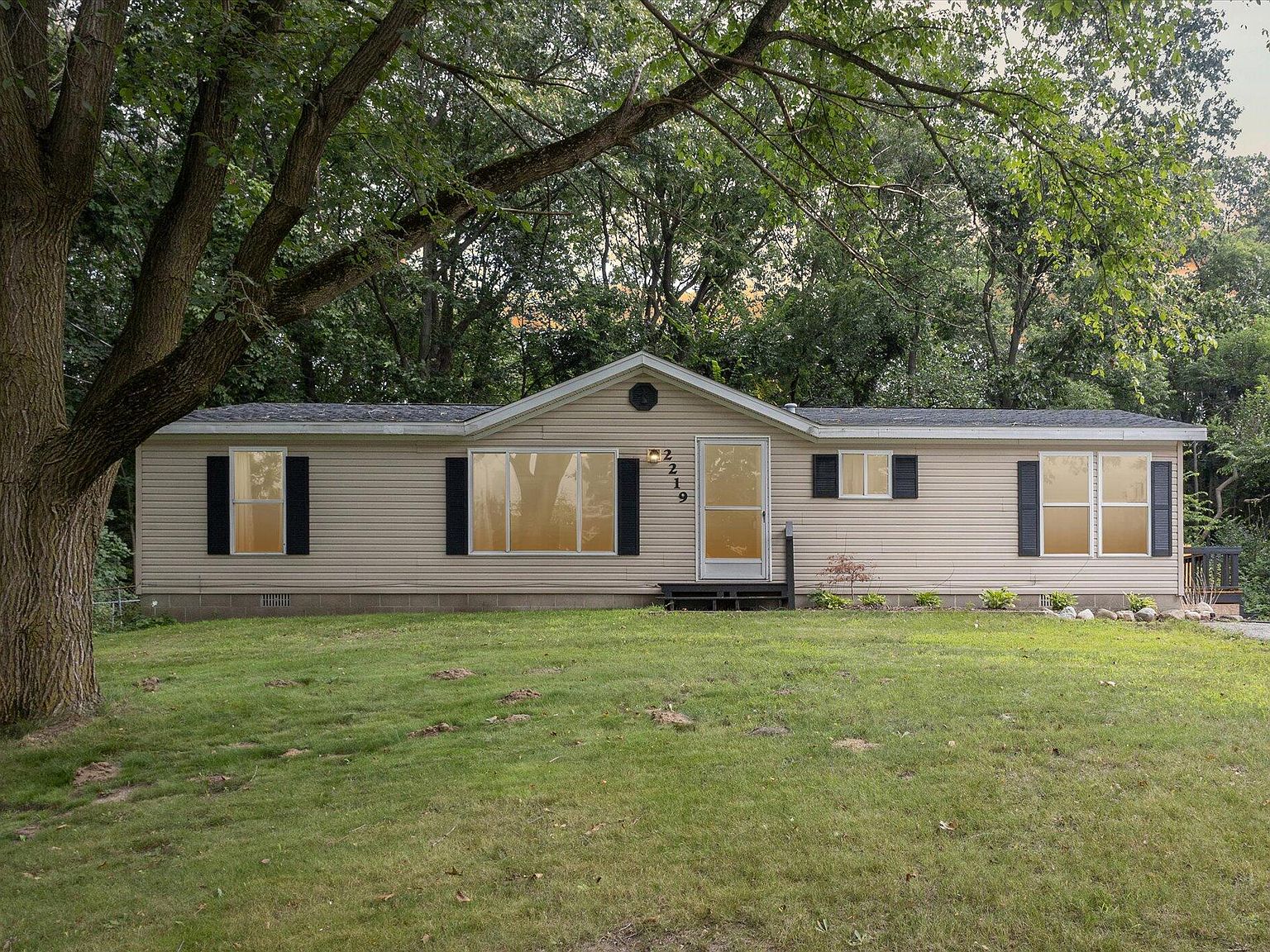 2219 S 13th St, Niles, MI 49120 Zillow