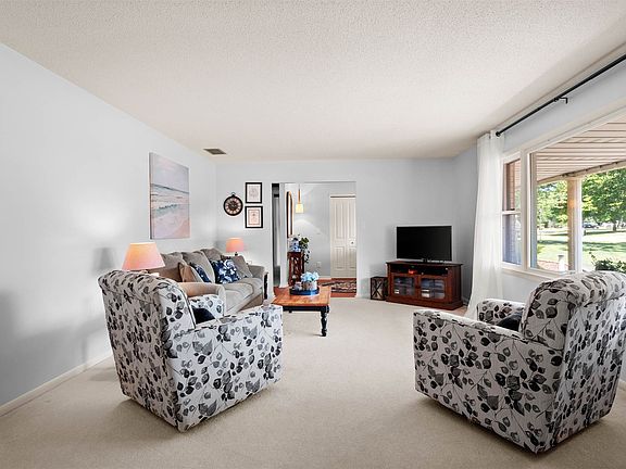 5th image of 8735 Maravilla Dr