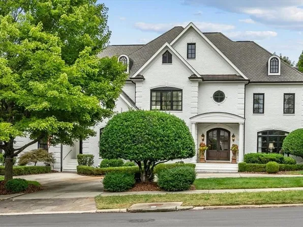 910 Sunset Dr, Greensboro, NC 27408