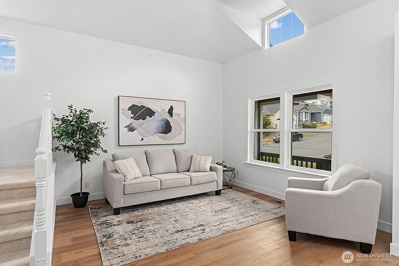 5th image of 18515 147th Court SE