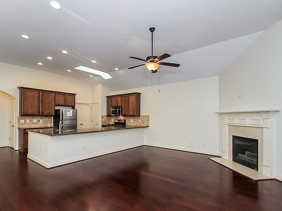 3rd image of 229 Highland Village Ln