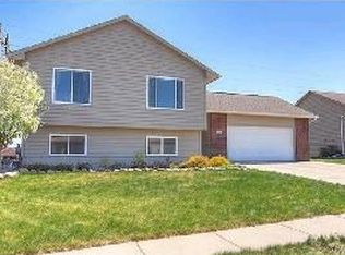 3140 S Harmony Ct, Sioux Falls, SD 57110