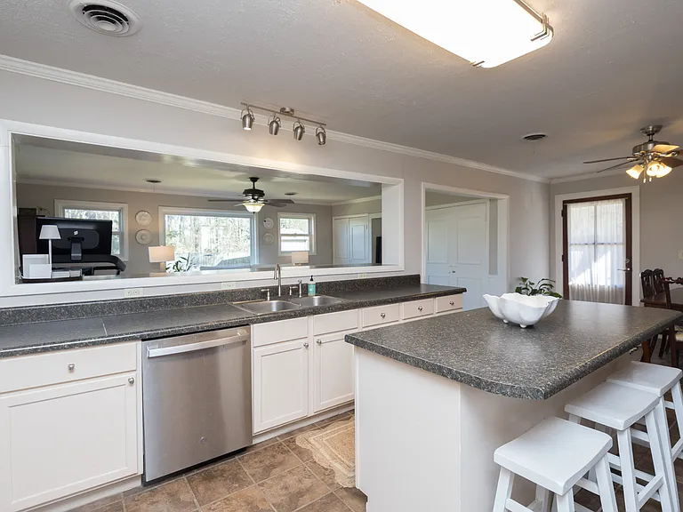 107 Clubview Rd — Photo 6
