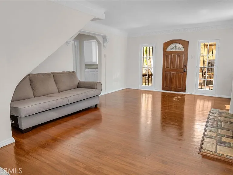 2620 Commodore St — Photo 5