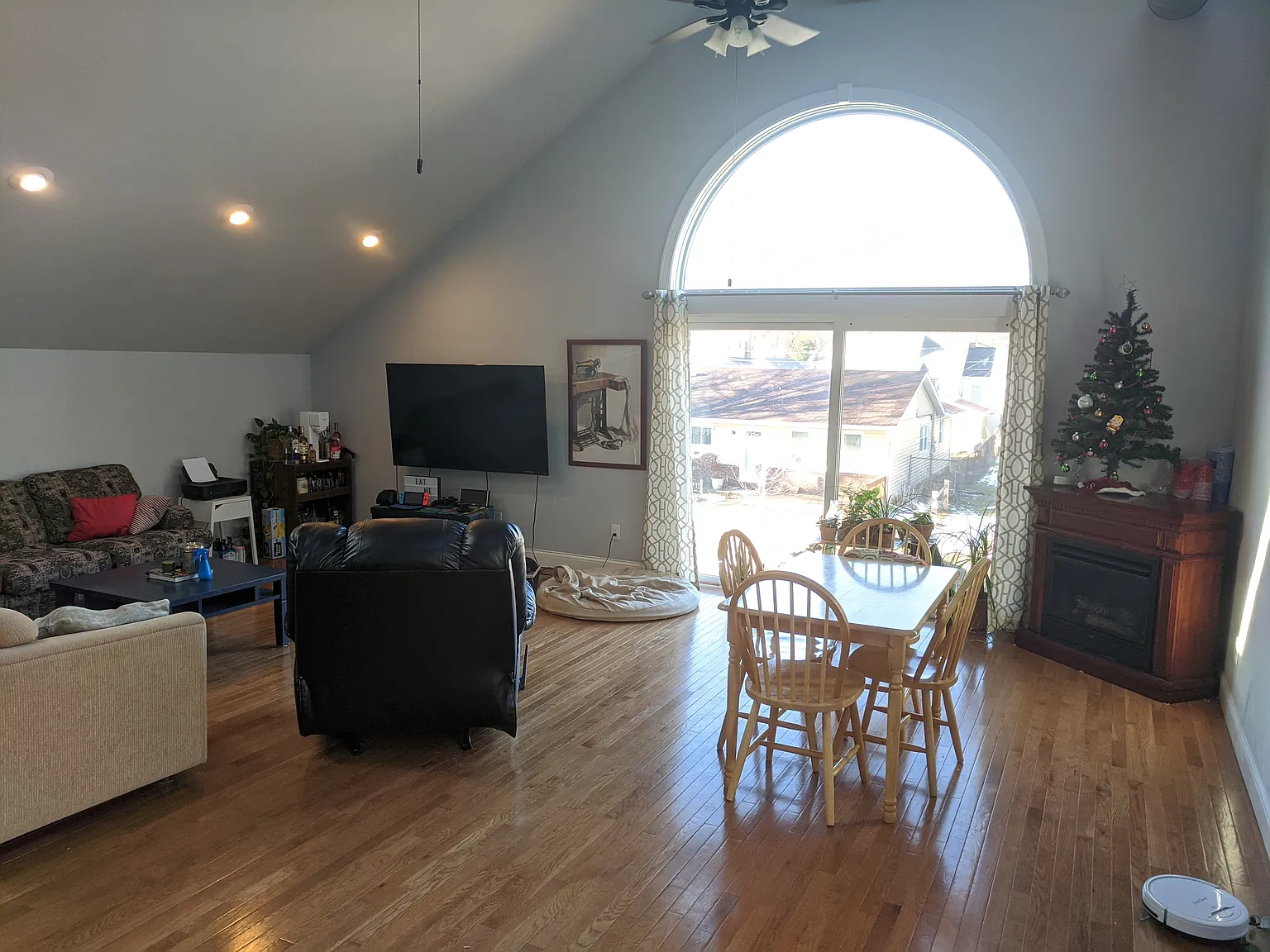 903 S Elm Blvd — Photo 2