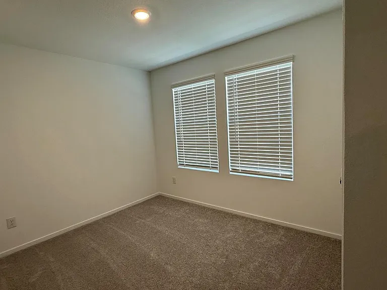912 Pertuso Ln — Photo 17