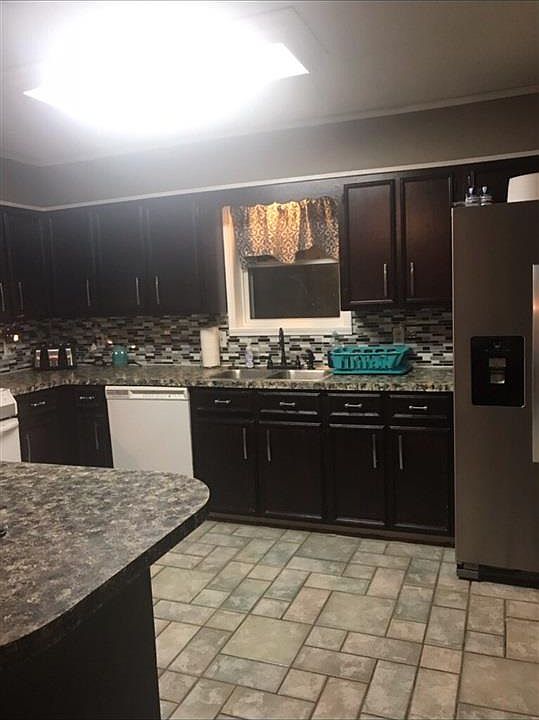2nd image of 700 Rolling Hills Dr