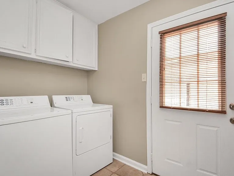 9811 Rocktree Dr — Photo 17