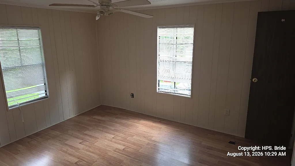 Spacious 3BR Manufactured Home with Central A/C right off Archer Road and 1 mile from I-75. — Photo 4