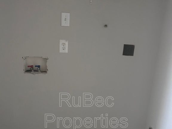 3rd image of 5380 Esther Ln