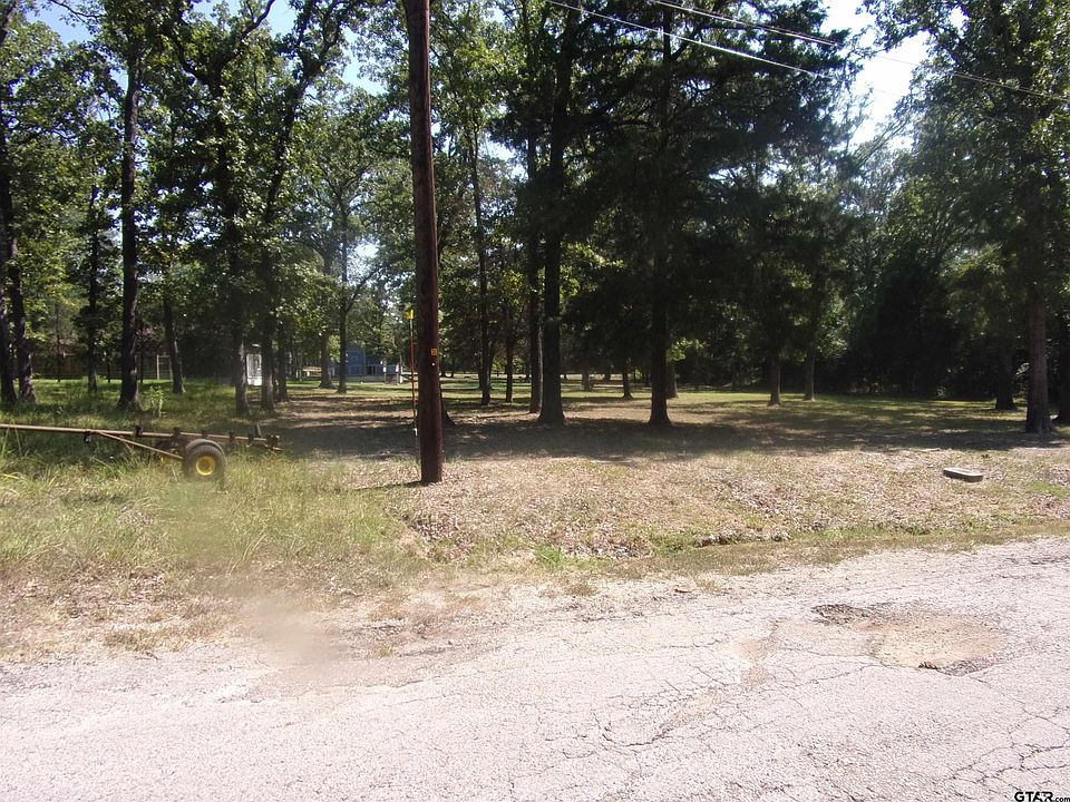 1st image of 660 Dogwood Dr