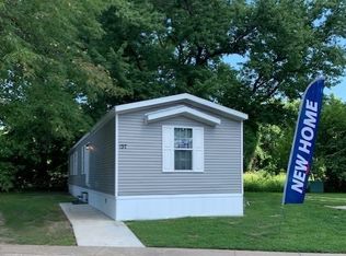 137 Williamson St, Edwardsville, KS 66113