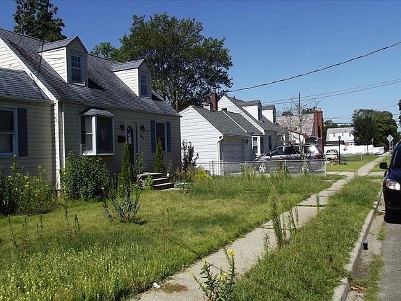 5th image of 2404 Cambridge St