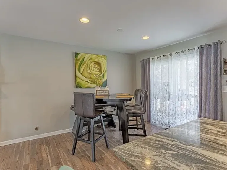 904 S Summit St — Photo 10