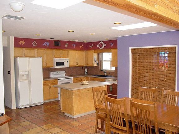 Spacious and well appointed kitchen