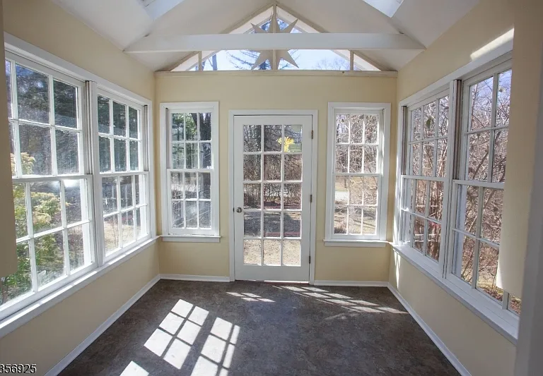 50 Mountain View Ave — Photo 4