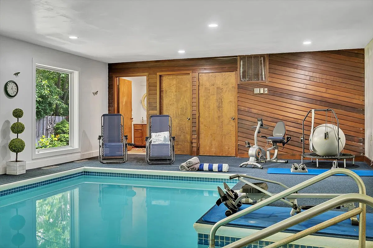 4 bed, 3500 sqft, $12,000 — Photo 1