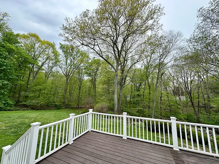 Glen Hollow Dr — Photo 18