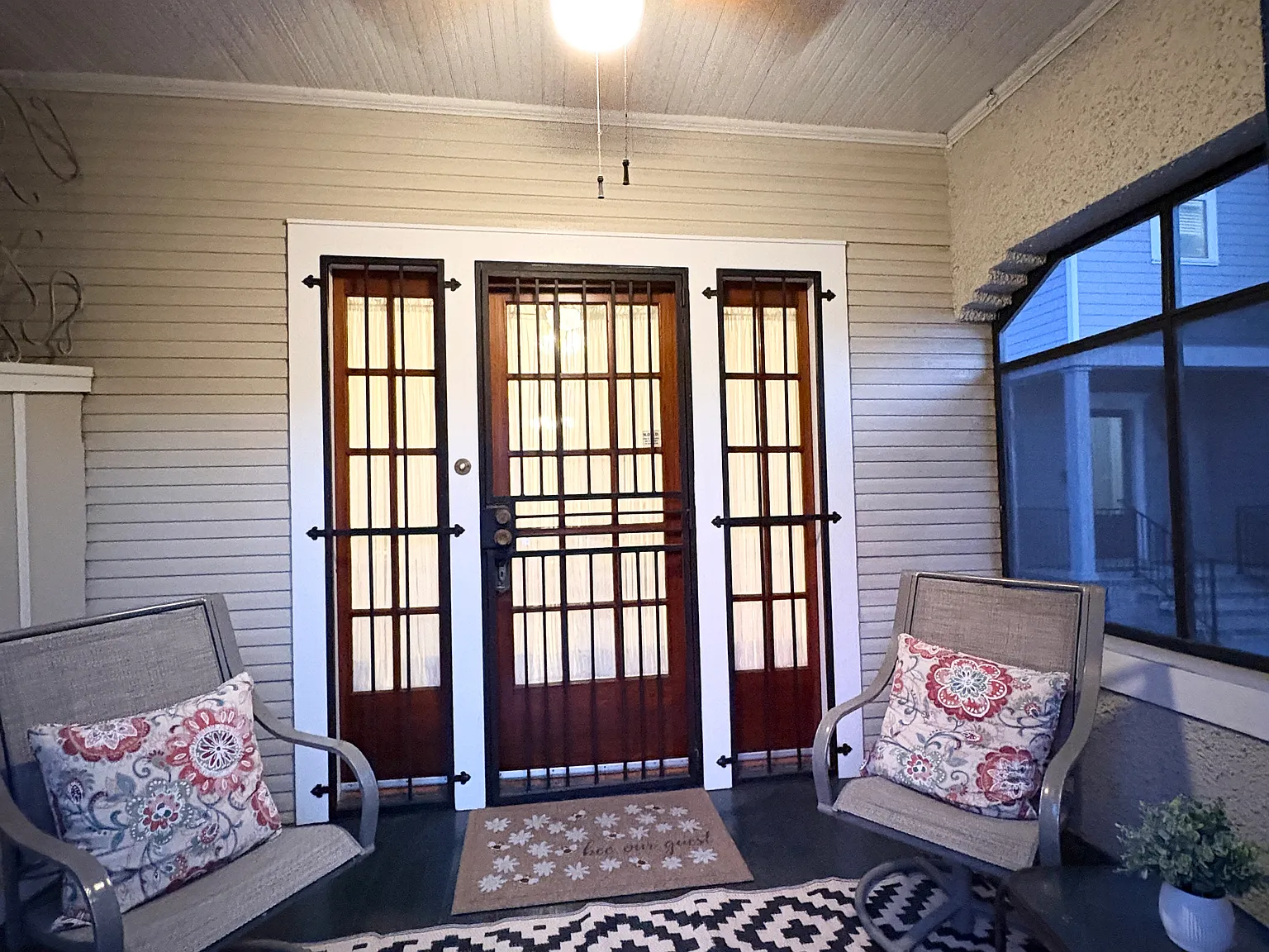 2625 Calhoun St — Photo 2