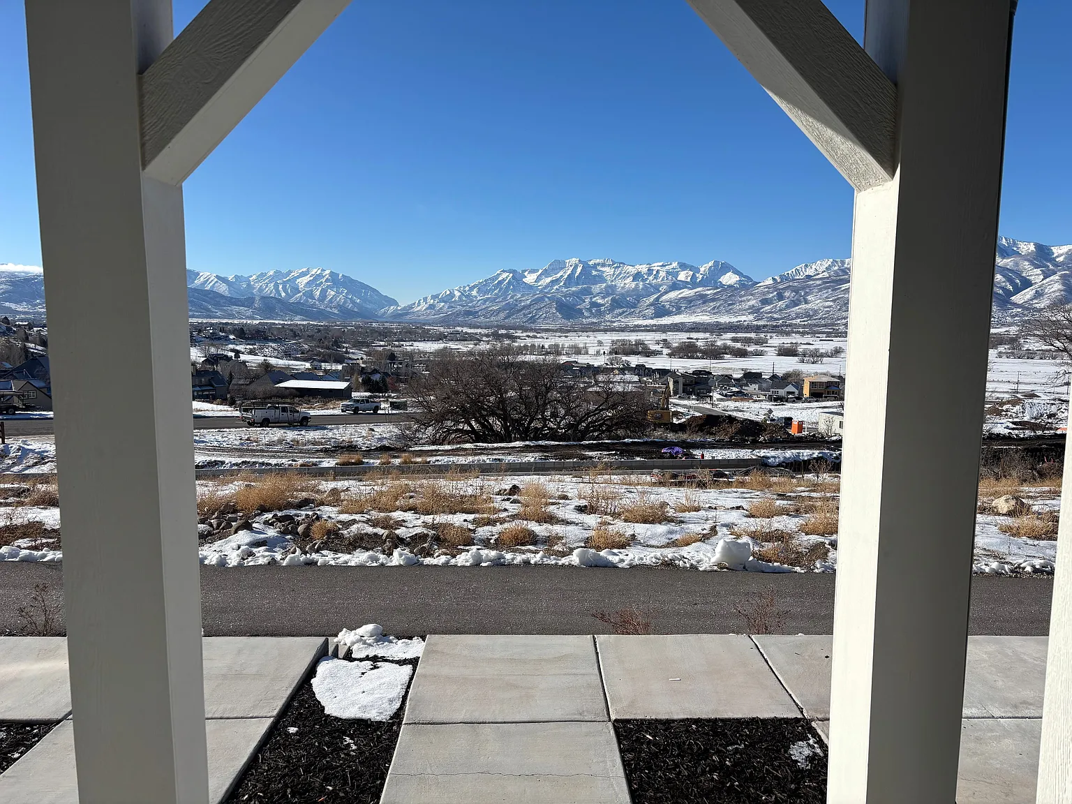 3 bed, 2.5 bath, 1951 sqft, $2,950 — Photo 2
