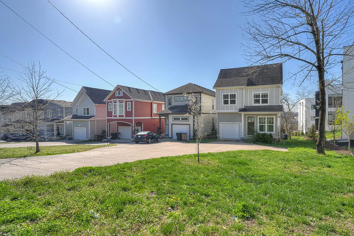 Building Photo - 908B Youngs Ln #B