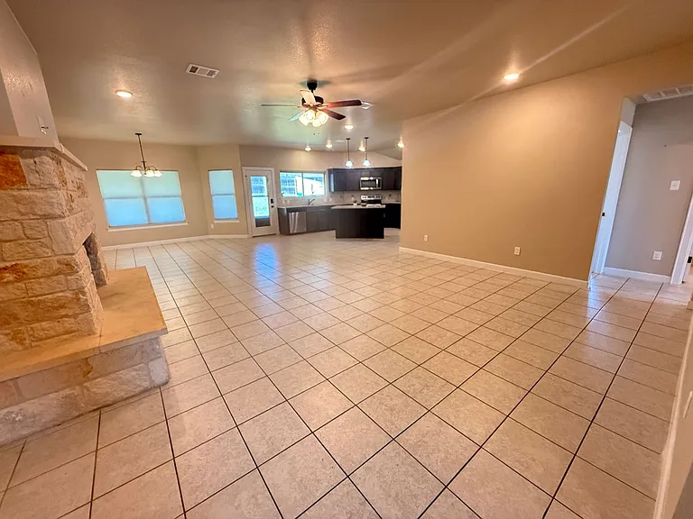 1412 Justice Dr — Photo 2
