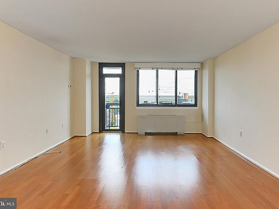 4th image of 801 N Pitt St APT 1201