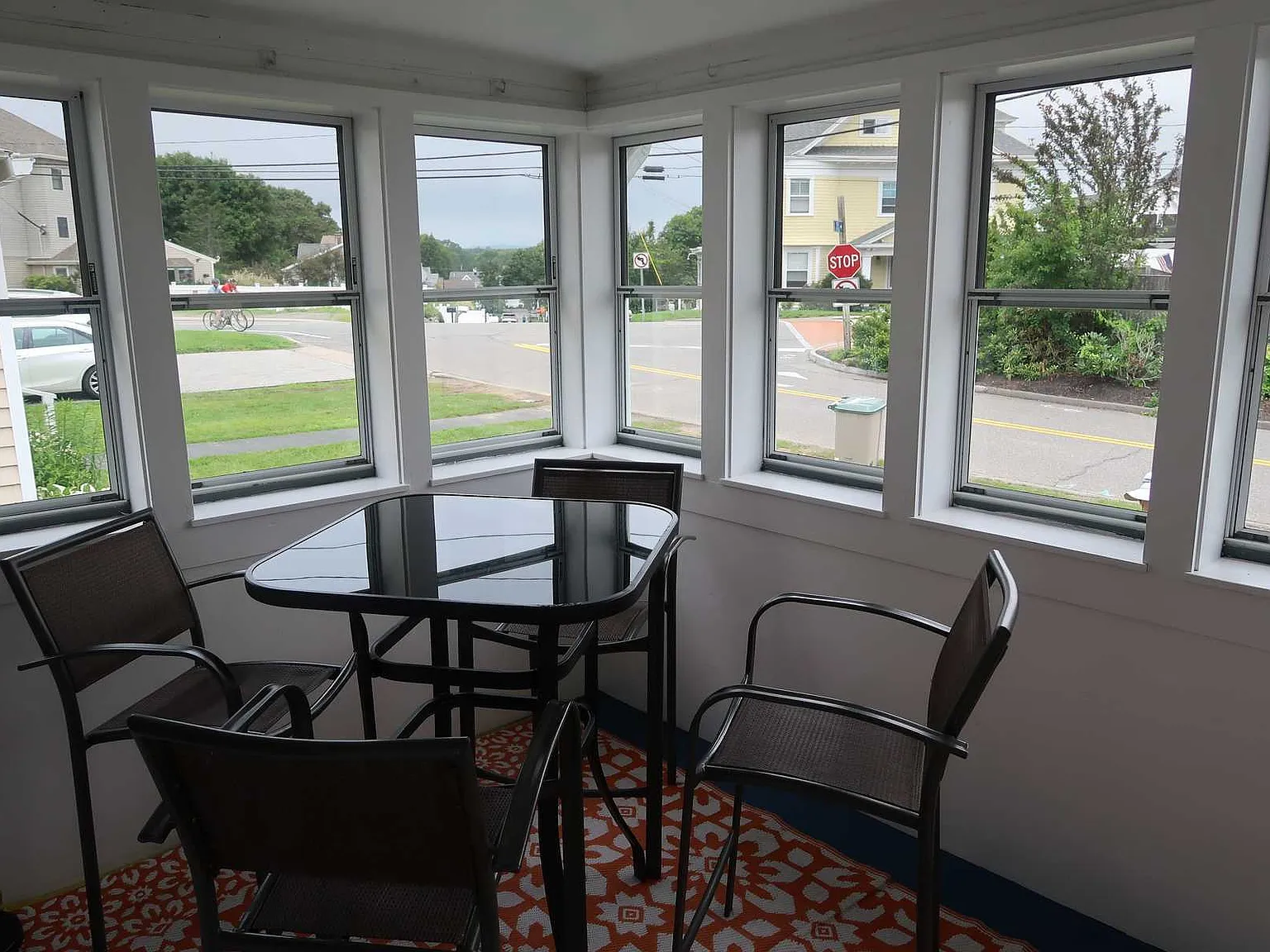 2 bed, 900 sqft, $1,800 — Photo 2