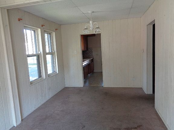 3rd image of 4858 W 96th Pl