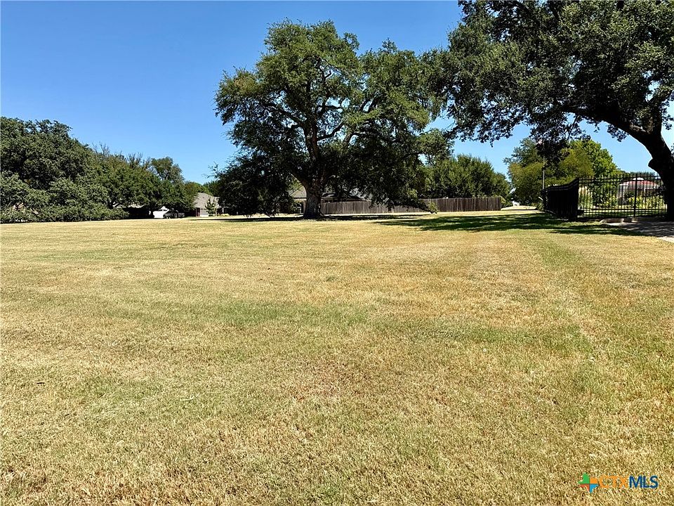 2nd image of 205 Twelve Oaks Dr