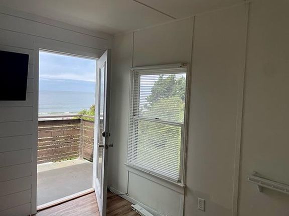 3rd image of 261 Harloe St