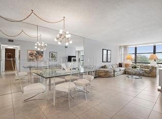 1000 Parkview Dr APT 423, Hallandale, FL 33009