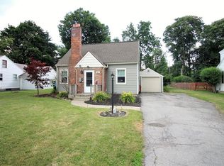 32 Overbrook Rd, Gates, NY 14624