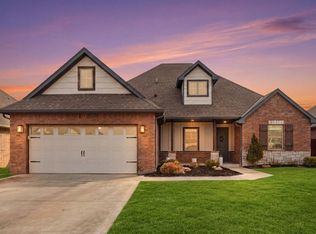 1009 Stonebridge Village Dr, Enid, OK 73703