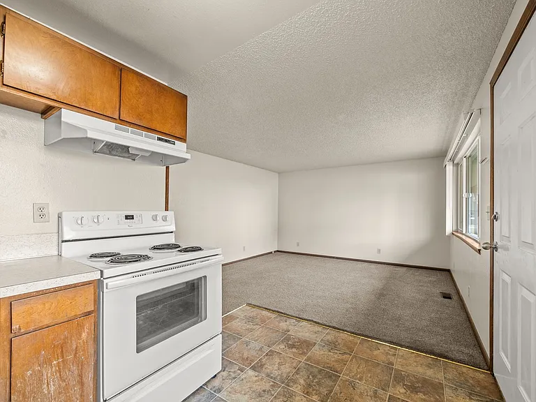 301 Jefferson Ave — Photo 4