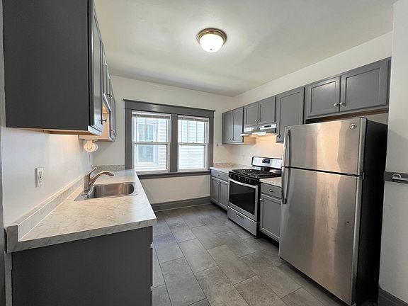 3rd image of 31 Elmview Pl #1