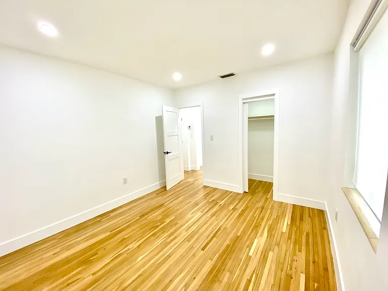 3250 SW 18th Ter — Photo 4
