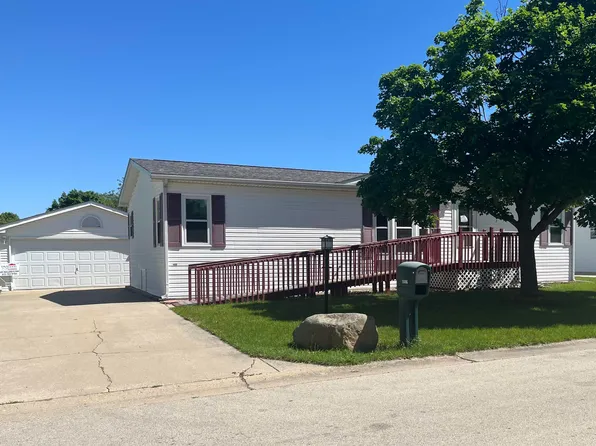 5506 Heartwood Ln, Roscoe, IL 61073