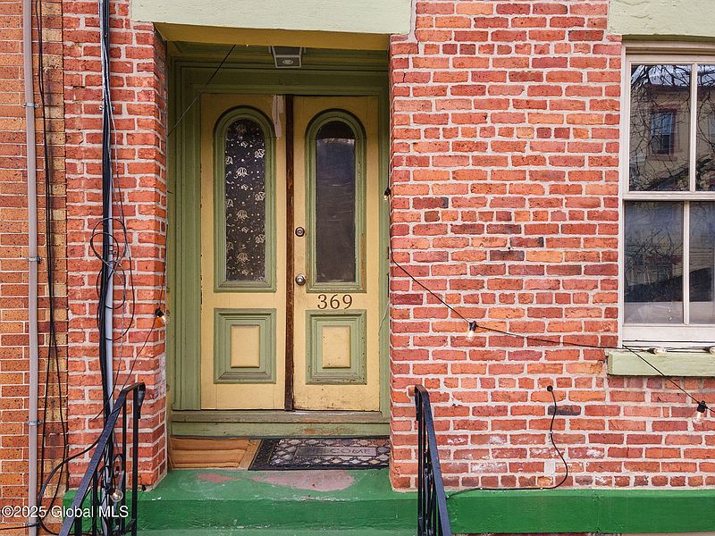 4th image of 369 Hamilton Street