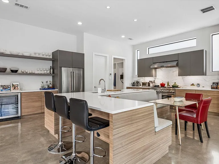 4532 Sunburst St — Photo 12