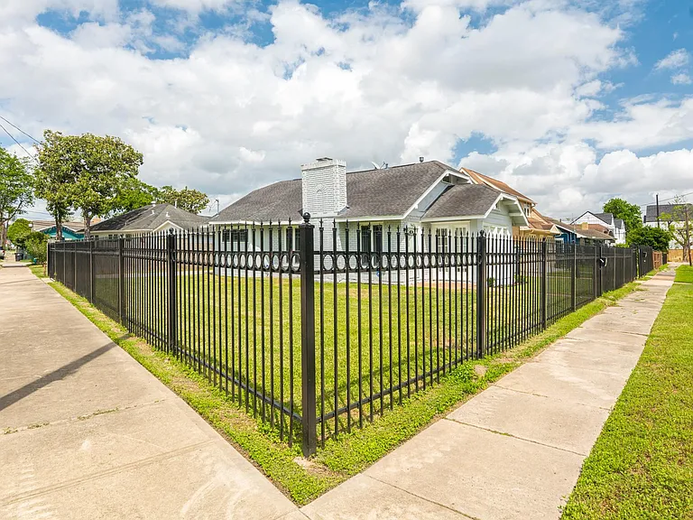 5401 N Capitol St — Photo 36
