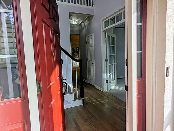 2nd image of 305 Windsor Pl