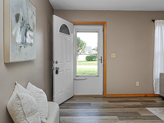 4th image of 213 Brooklawn Dr