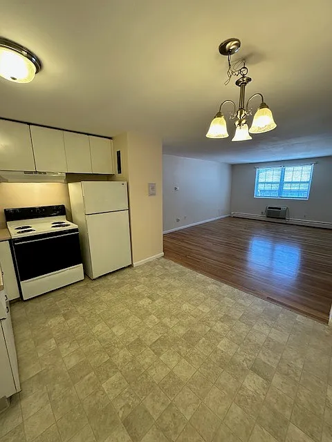 2 bed, 750 sqft, $2,200 — Photo 4