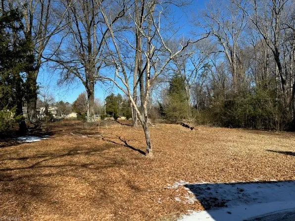 811 Birch Ln, Kernersville, NC 27284