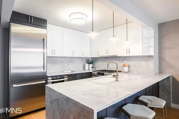 Sold by MNS | media 1